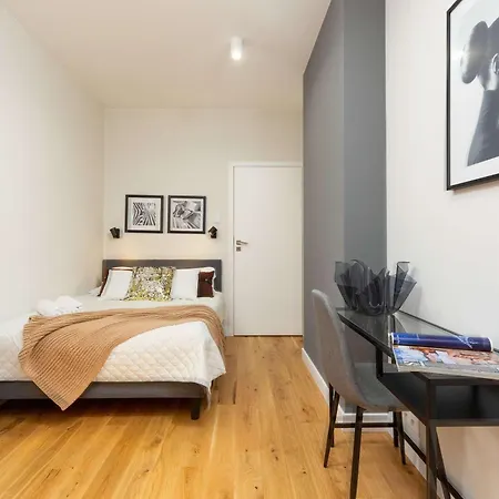 Mennica Luxury Family With Parking And 3 Bedrooms By Renters Prestige Daire