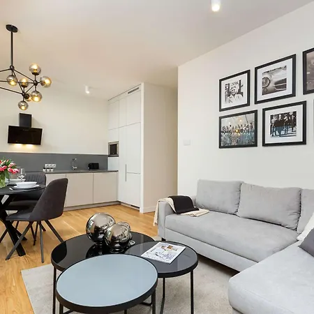 Mennica Luxury Family With Parking And 3 Bedrooms By Renters Prestige * Varşova